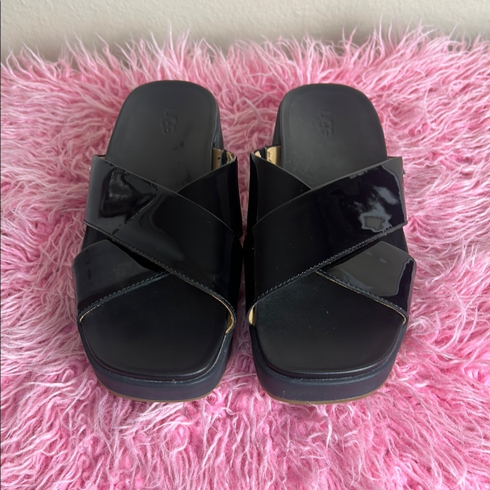 UGG Emily Patent Leather Straps Slip On Slide Black Sandals Women’s Size 7